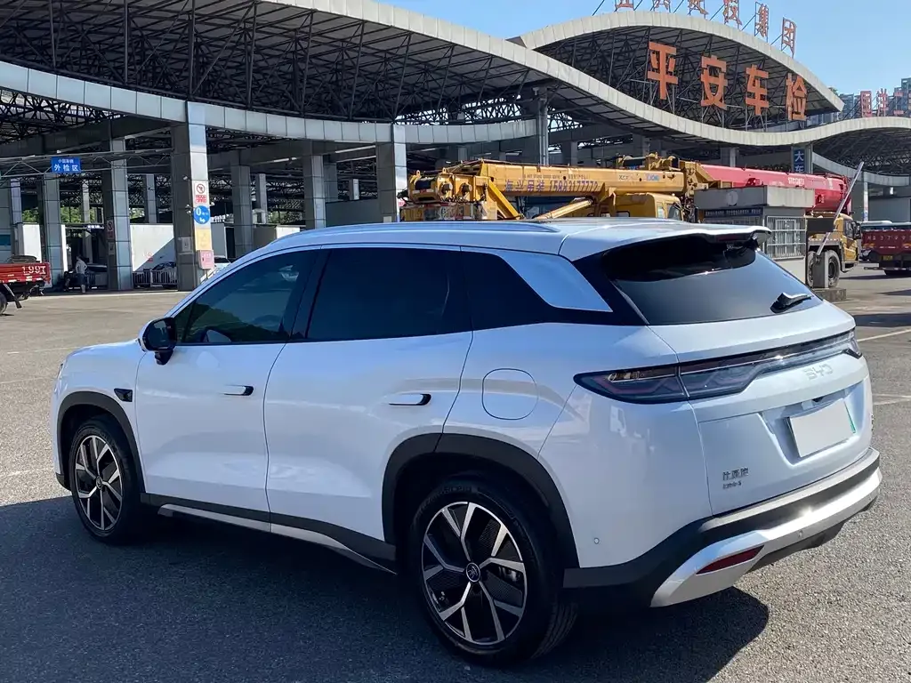 BYD L DM-i — фото 4