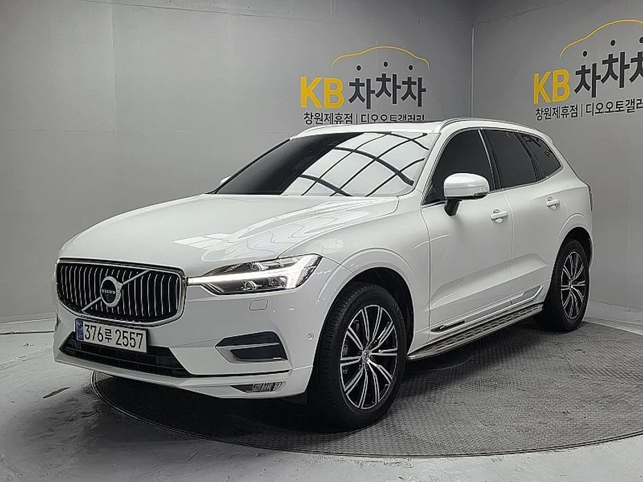 Volvo XC60 — фото 1