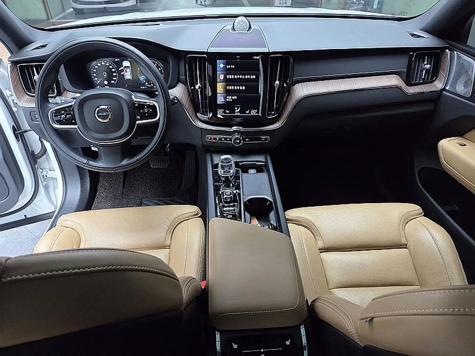 Volvo XC60 — фото 9