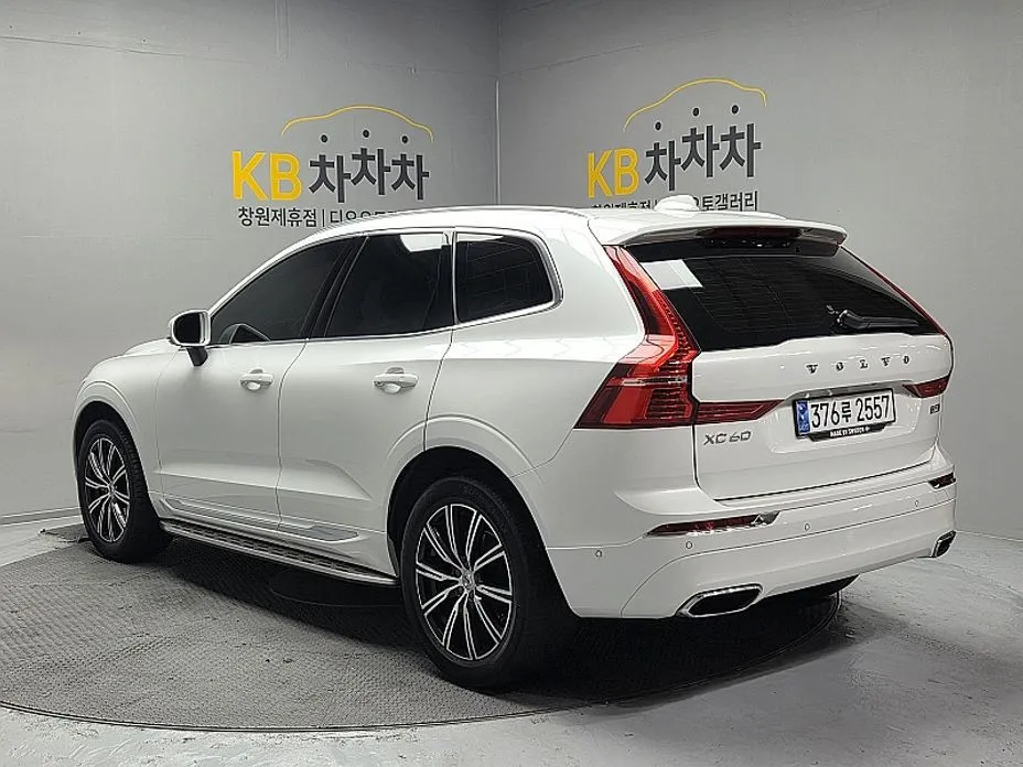 Volvo XC60 — фото 10