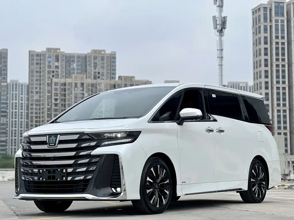 Toyota Vellfire — фото 1