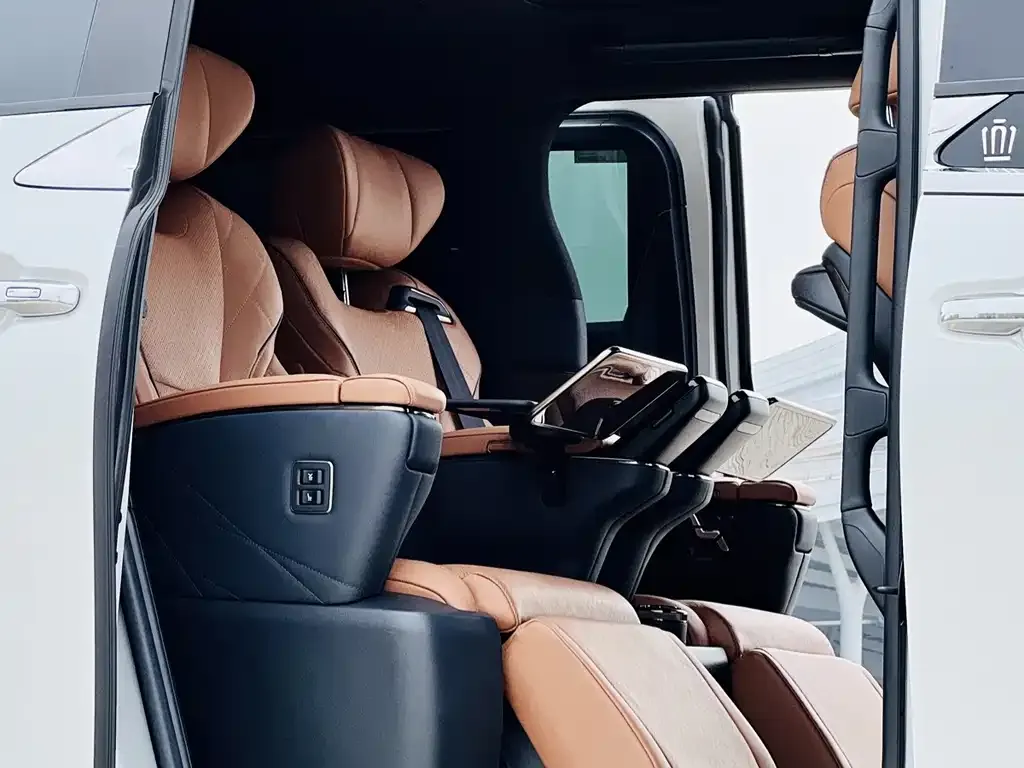 Toyota Vellfire — фото 2