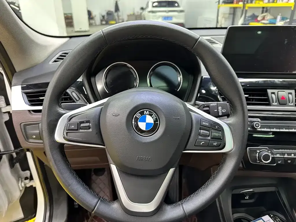 BMW X1 — фото 2