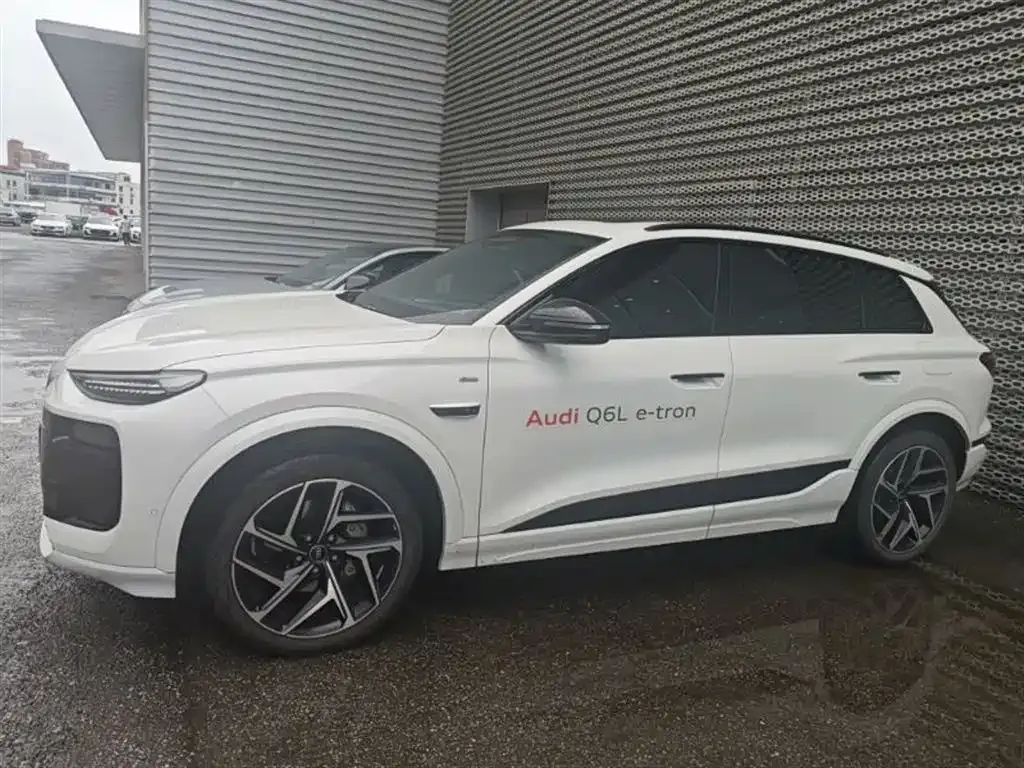 Audi Q6L e-tron — фото 10