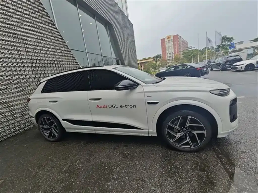 Audi Q6L e-tron — фото 6