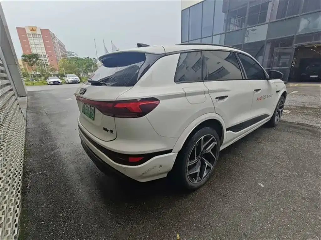 Audi Q6L e-tron — фото 9