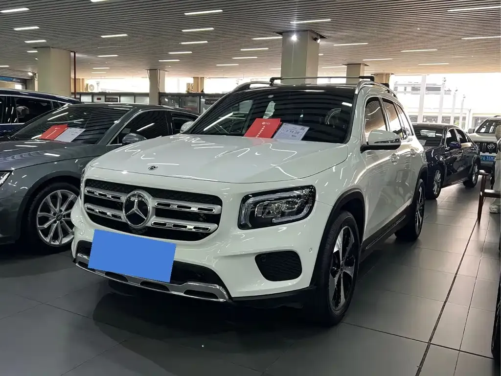 Mercedes-Benz GLB — фото 1