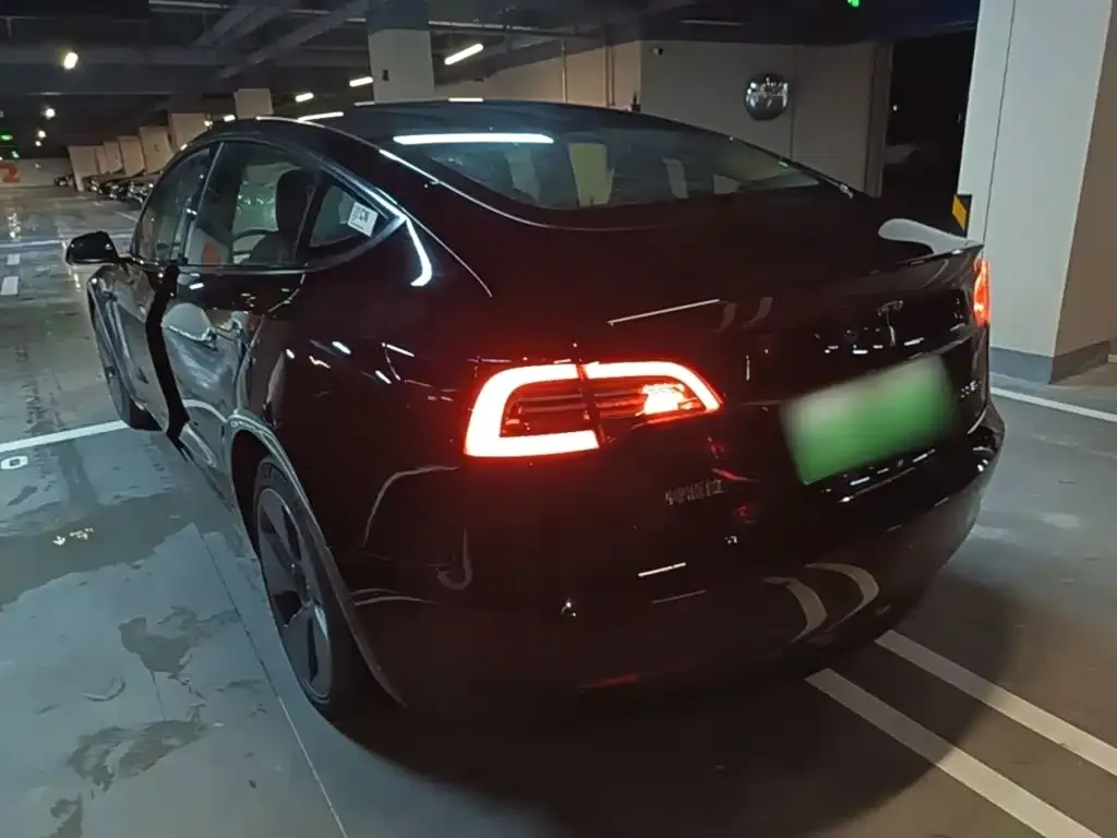 Tesla Model 3 — фото 10