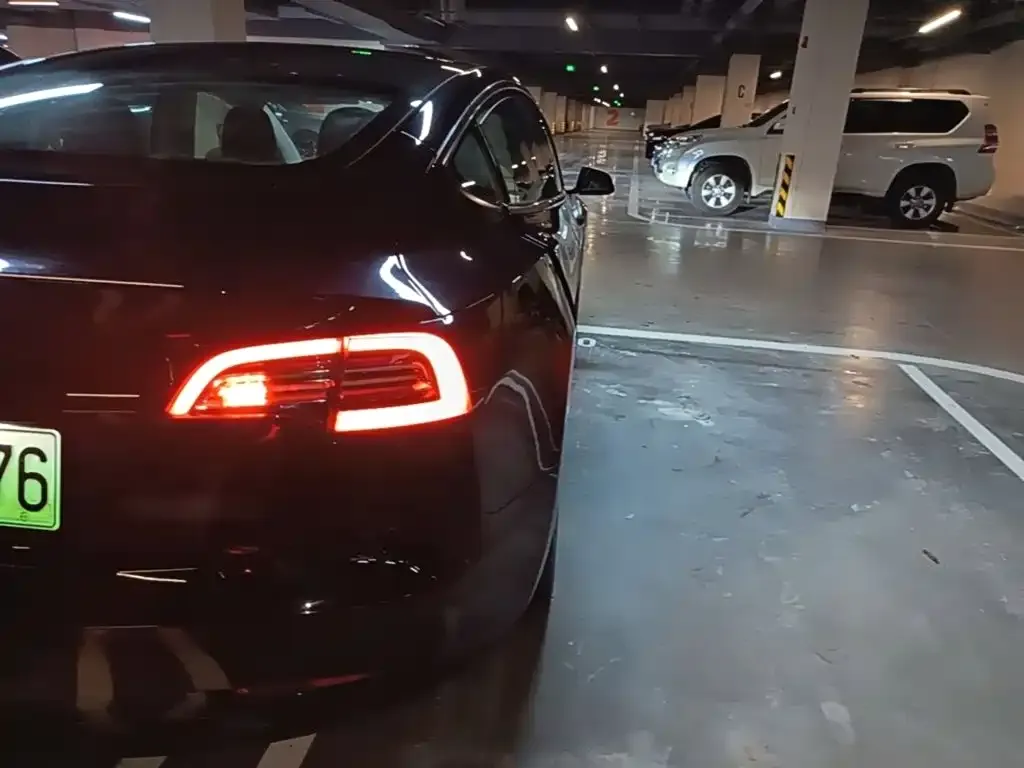 Tesla Model 3 — фото 4