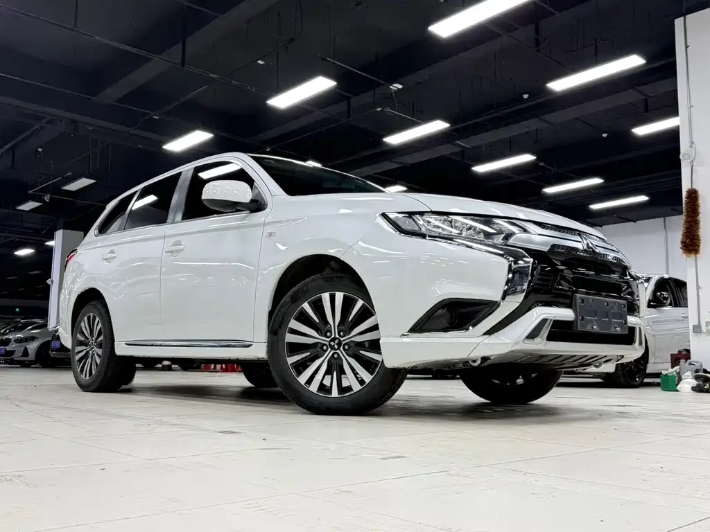 Mitsubishi Outlander — фото 6