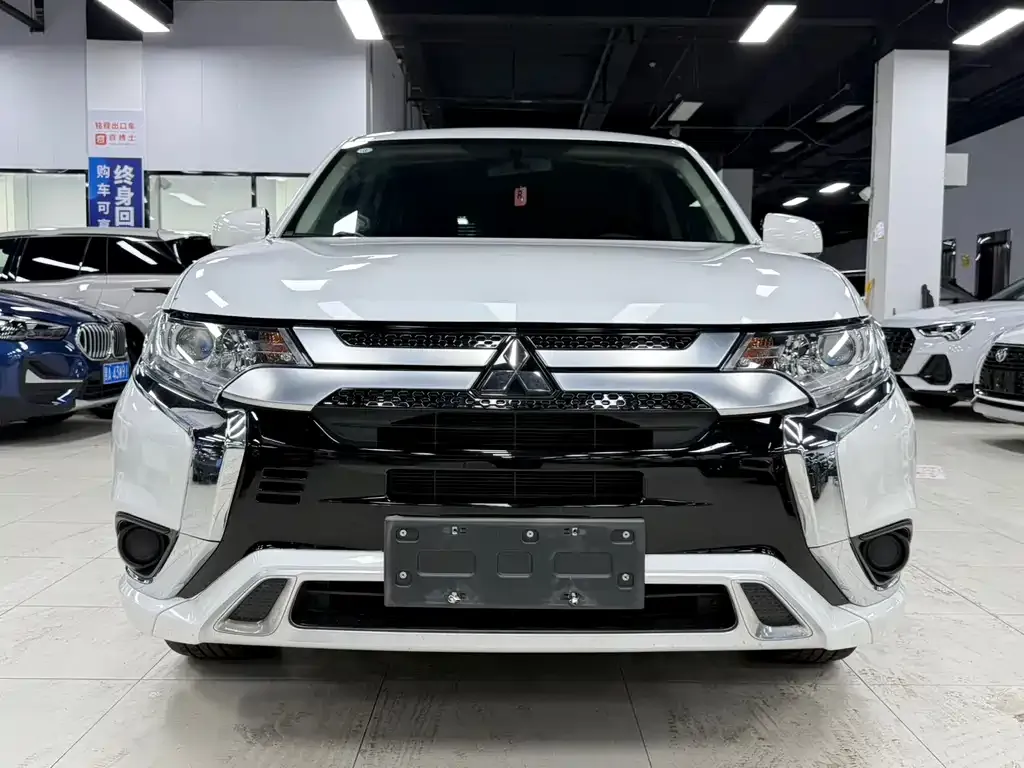 Mitsubishi Outlander — фото 2