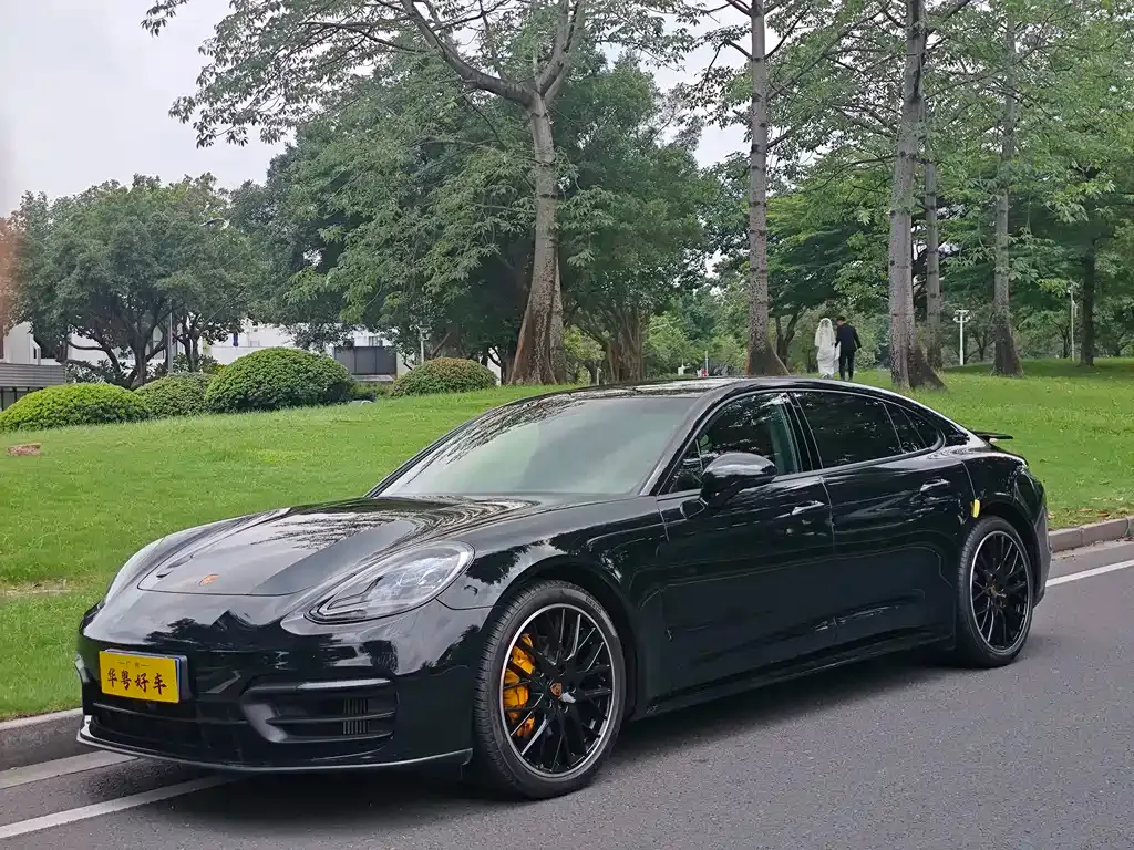 Porsche Panamera — фото 1