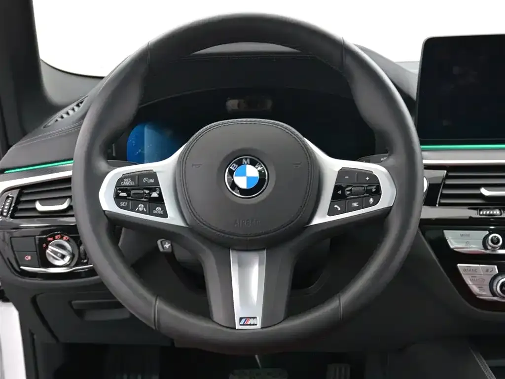 BMW 5 Series — фото 5