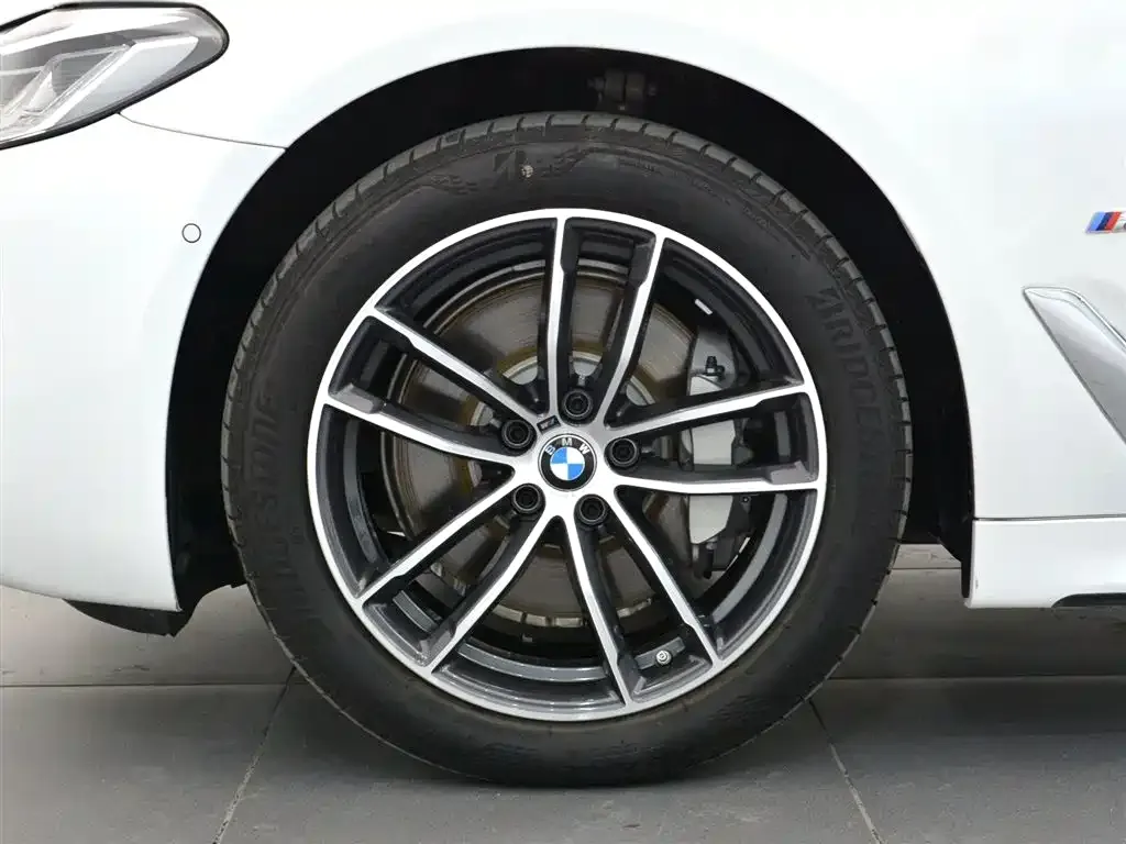 BMW 5 Series — фото 10