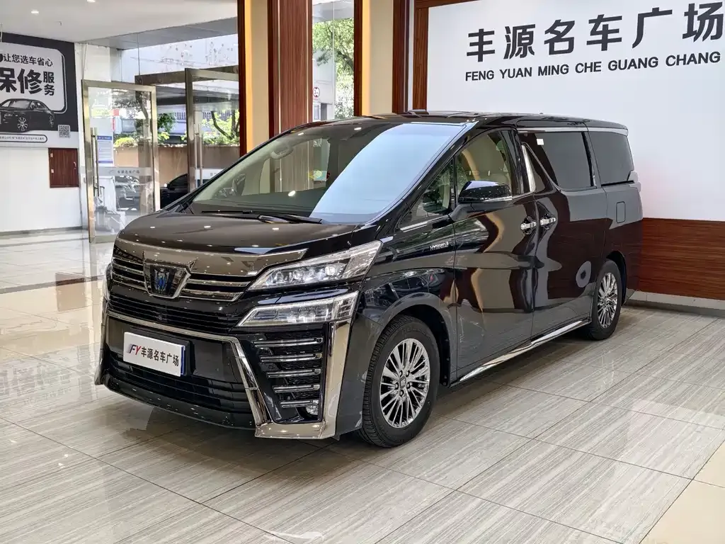 Toyota Vellfire — фото 1