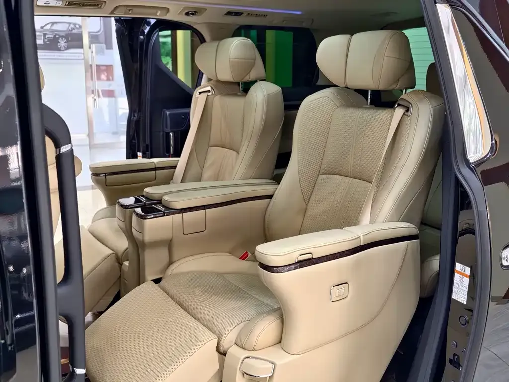 Toyota Vellfire — фото 8
