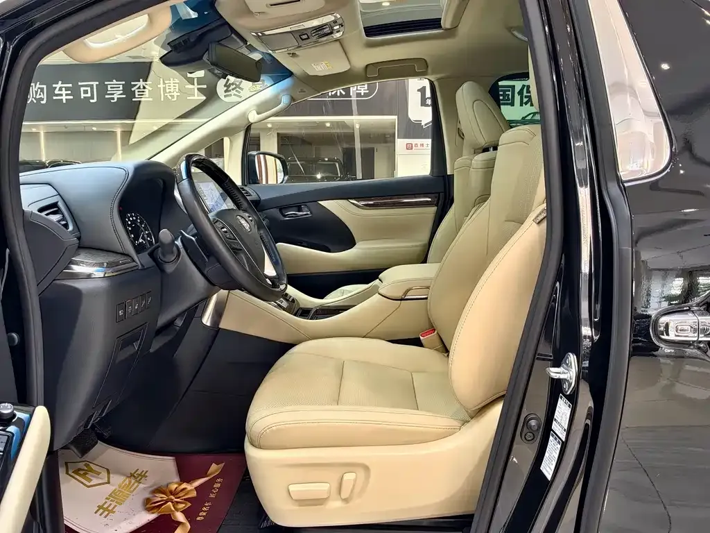 Toyota Vellfire — фото 3