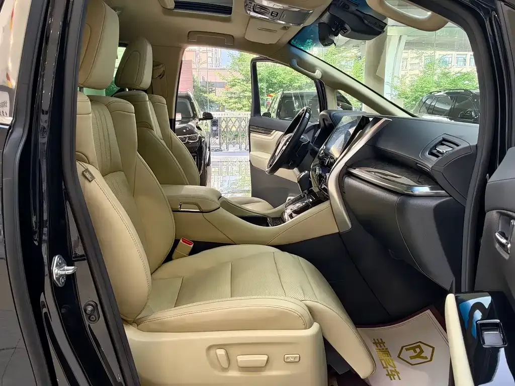 Toyota Vellfire — фото 5