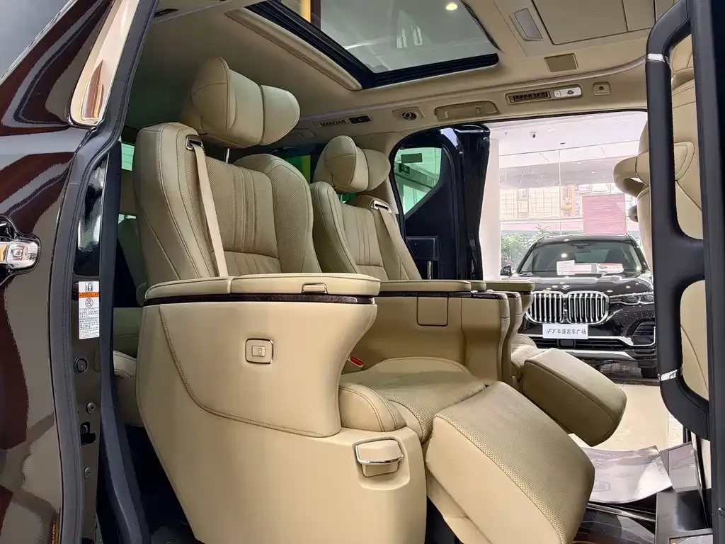 Toyota Vellfire — фото 7