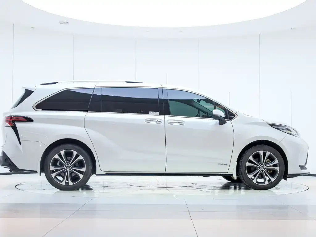 Toyota Granvia — фото 7