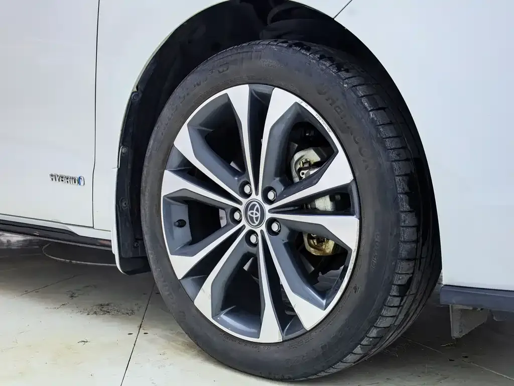 Toyota Granvia — фото 10