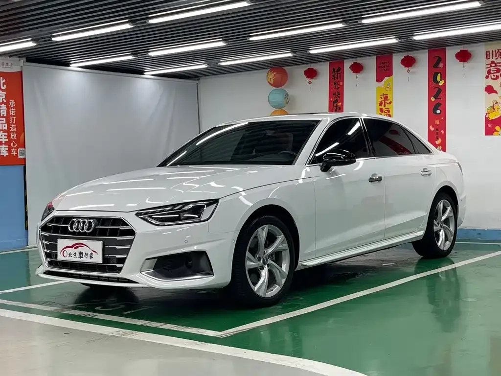 Audi A4L — фото 1