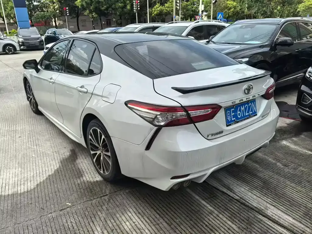 Toyota Camry — фото 8