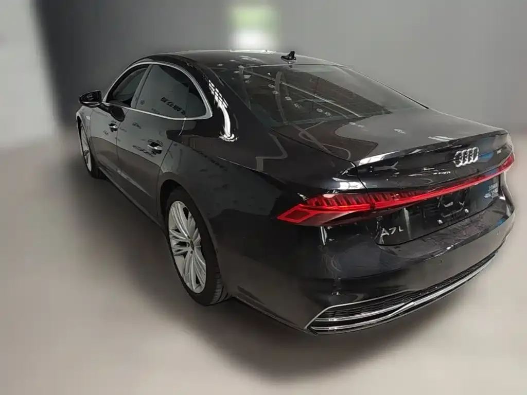 Audi A7L — фото 9