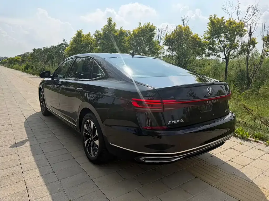 Volkswagen Passat — фото 7