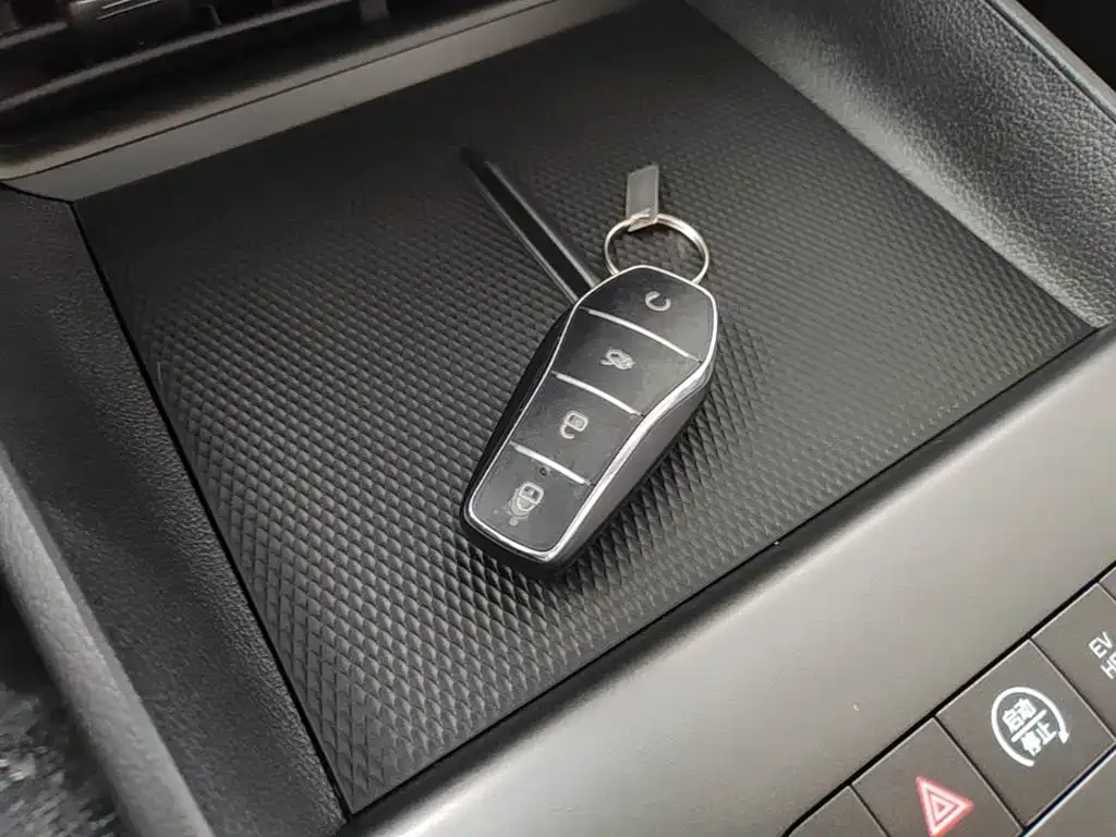 BYD Seal 05 DM-i 2026 из CN, фото 2