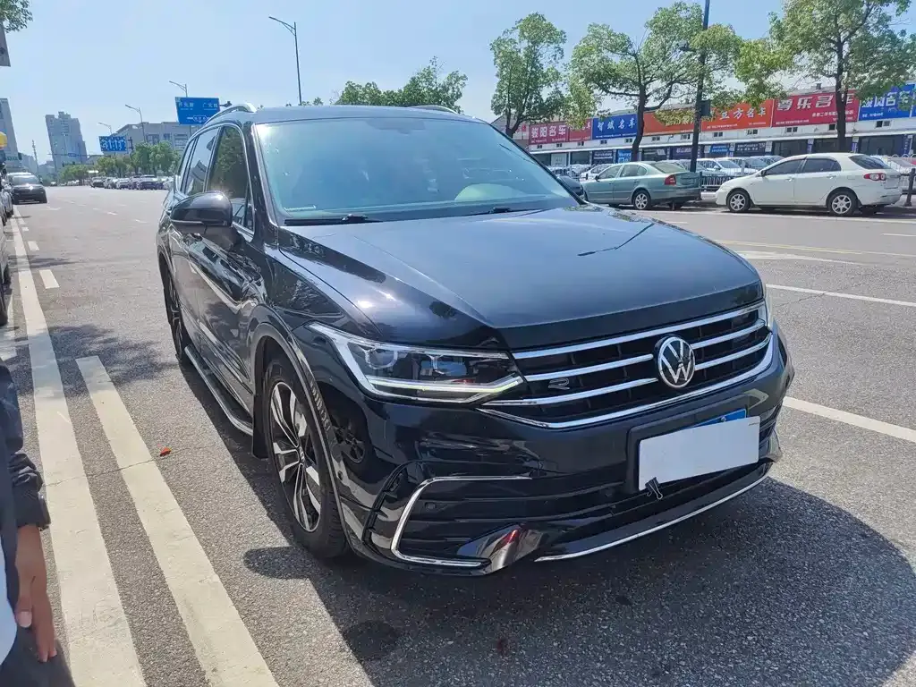 Volkswagen Tiguan L — фото 7