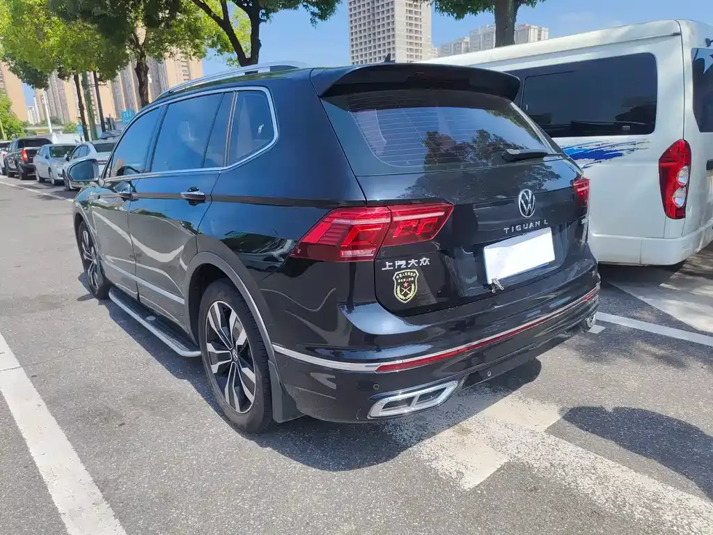 Volkswagen Tiguan L — фото 6