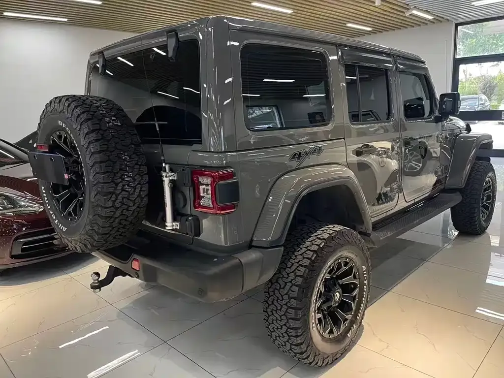 Jeep Wrangler — фото 10