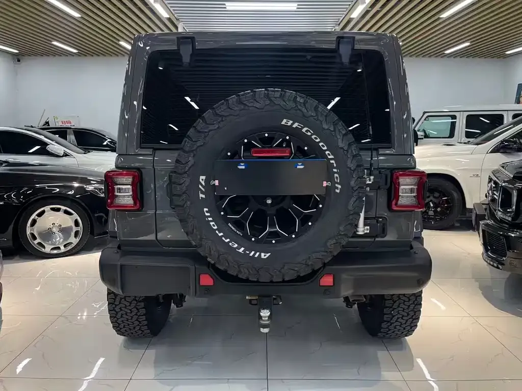 Jeep Wrangler — фото 7