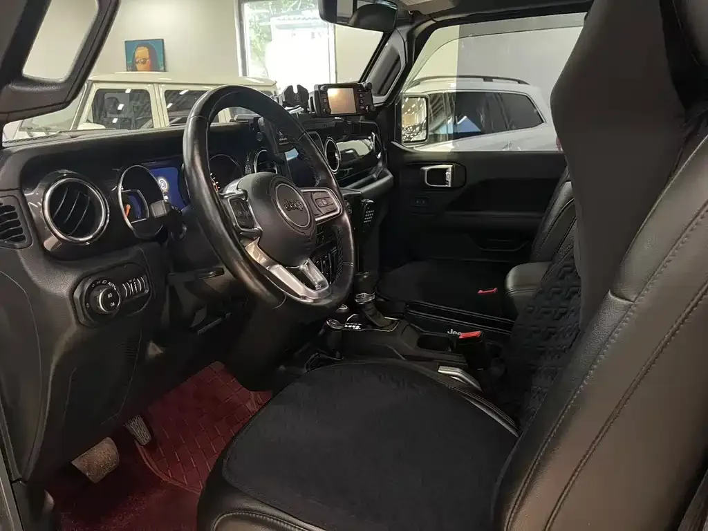 Jeep Wrangler — фото 2