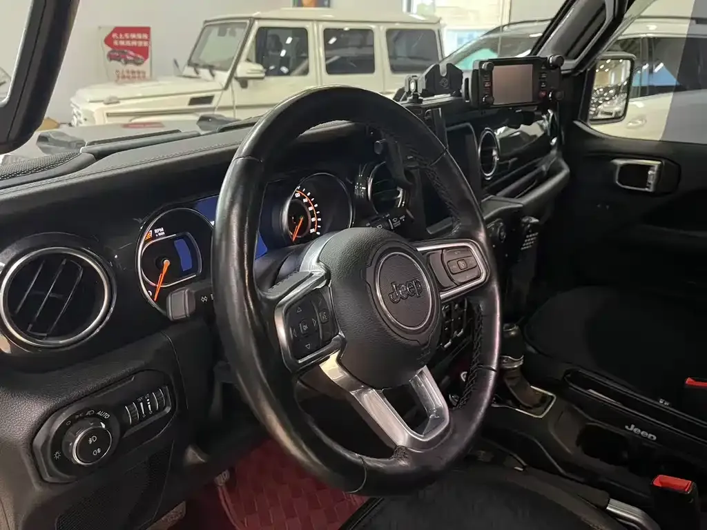 Jeep Wrangler — фото 4