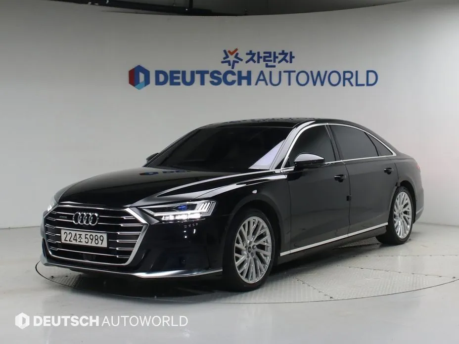 Audi A8 — фото 1