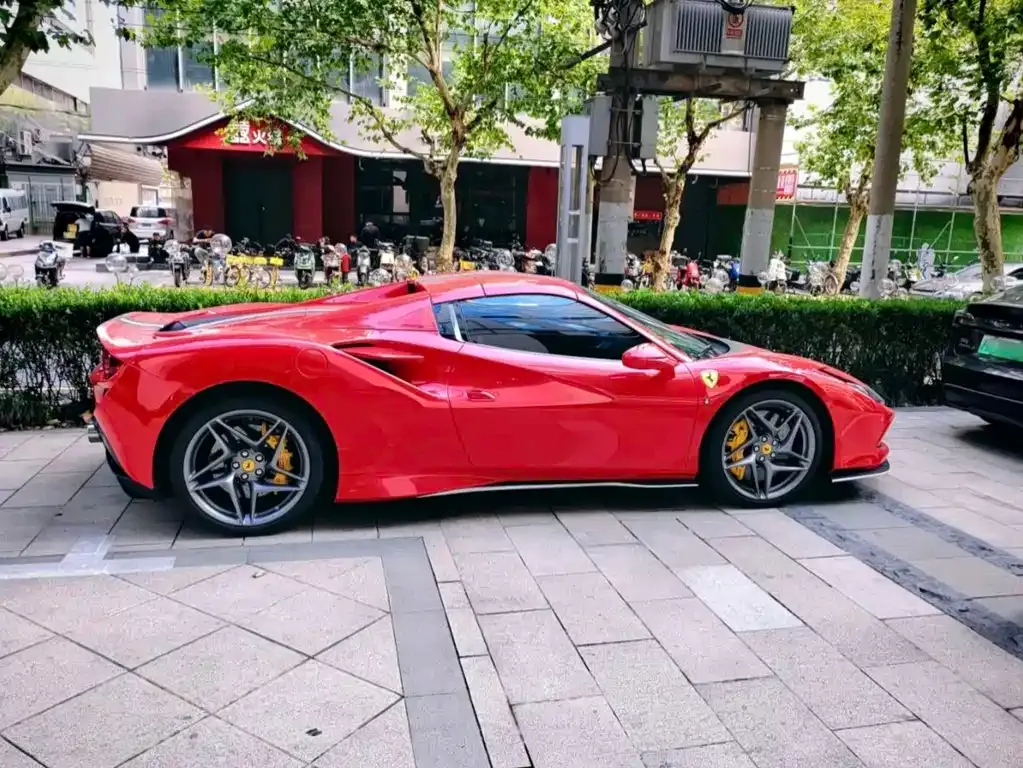 Ferrari F8 — фото 7