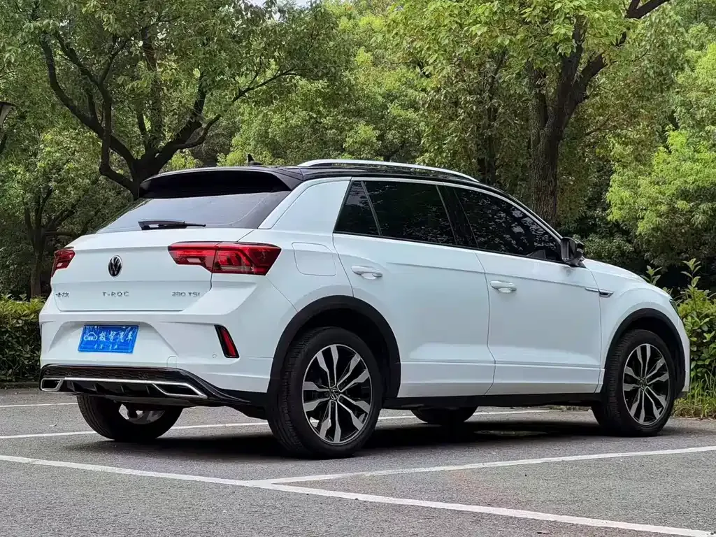 Volkswagen T-Roc — фото 10