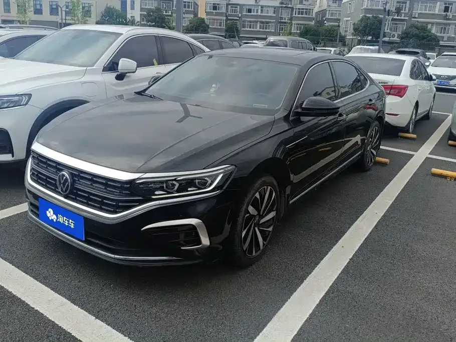 Volkswagen Passat — фото 1