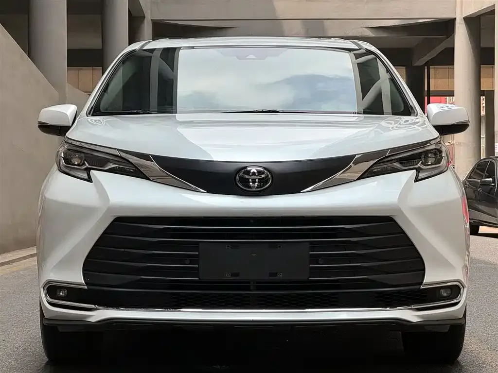 Toyota Sienna — фото 8