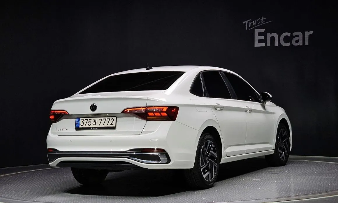 Volkswagen Jetta — фото 7