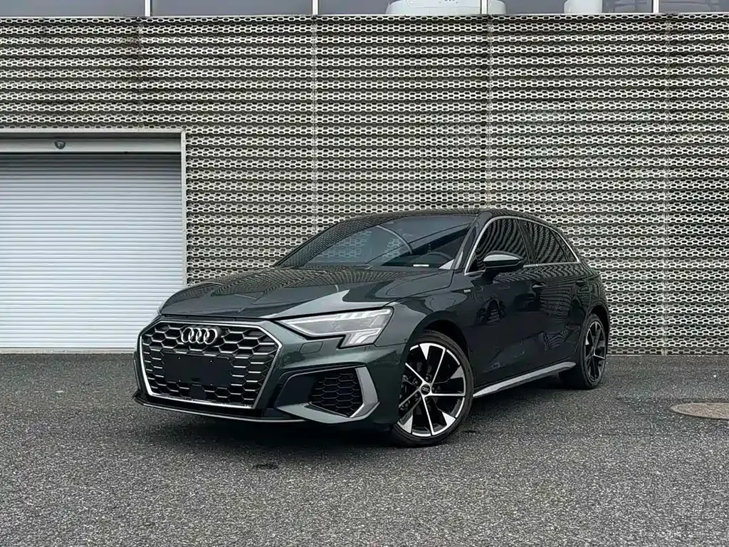 Audi A3 — фото 1