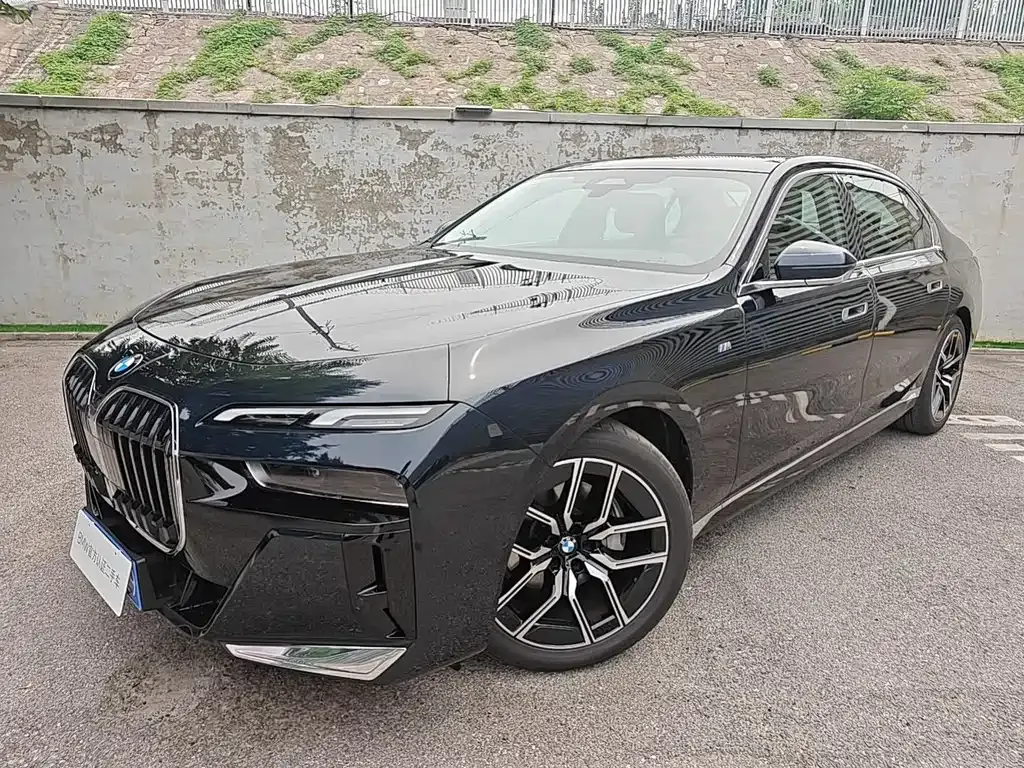 BMW 7 Series — фото 1