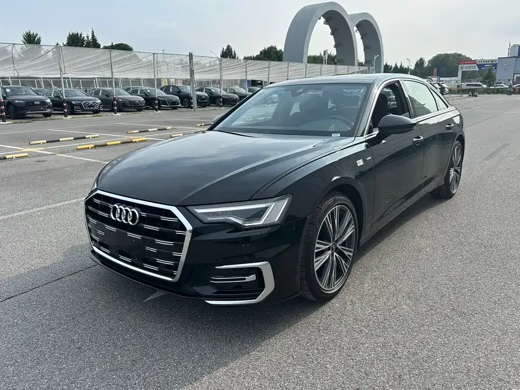 Audi A6L — фото 1
