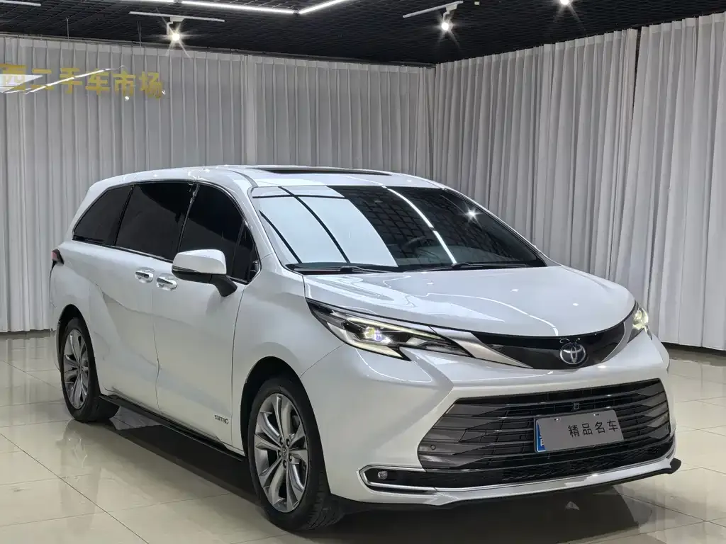Toyota Sienna — фото 8