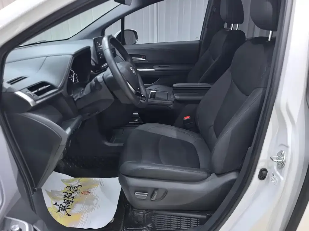 Toyota Sienna — фото 4
