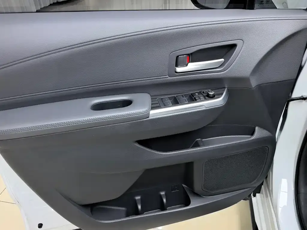 Toyota Sienna — фото 2