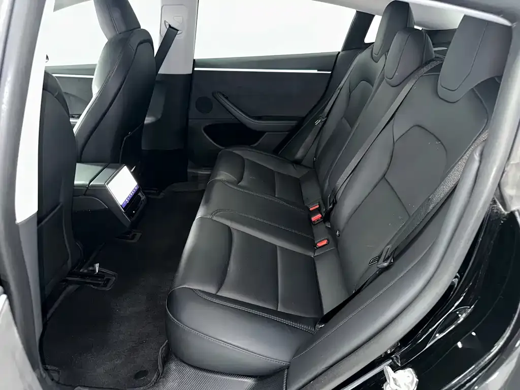 Tesla Model 3 — фото 10