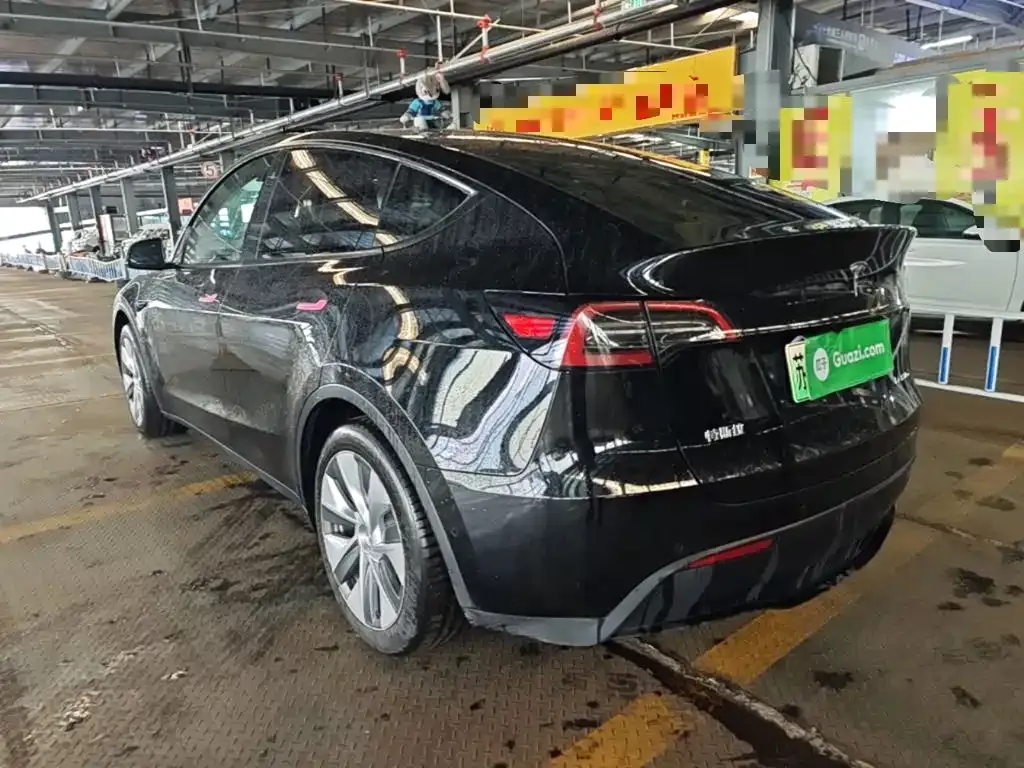 Tesla Model Y — фото 9